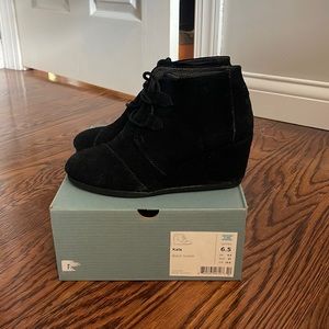 TOMS WEDGE BOOTS